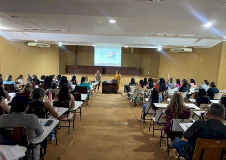Semana de formação para professores da Rede Municipal de Ensino é realizada em Dourados