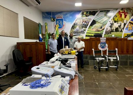 Prefeito Tiago Carbonaro entrega uniformes e equipamentos e reforça investimentos na Saúde de Itaporã