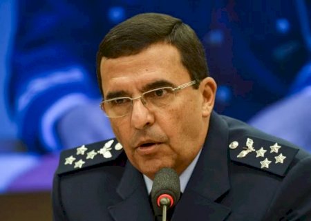 Ex-comandante da FAB nega fazer campanha para Lula