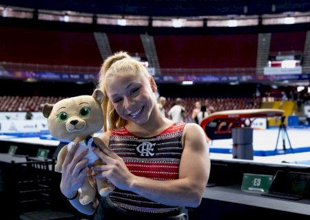 Flávia Saraiva leva dois ouros com direito a solo em homenagem ao pai no Brasileiro de ginástica