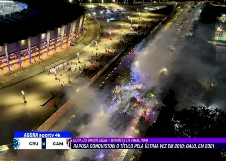 Com grande festa, torcida do Cruzeiro recepciona time na chegada ao Mineirão; assista