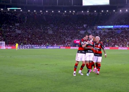 Viralizou: furada, defesa de cabeça, queda em túnel, gol à Ronaldinho e esquenta a briga pela liderança