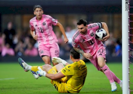 Messi chega a 921 gols e alcança marca mais rápido que Cristiano Ronaldo; veja comparação