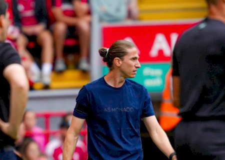 Filipe Luis comemora aniversário com vitória do Monaco sobre o Liverpool de virada em amistoso