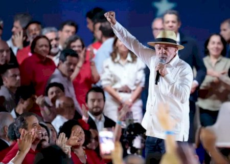 PT oficializa candidatura de Lula à Presidência