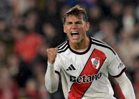 Flamengo avança por contratações de atacantes Anthony Valencia e Joaquín Freitas