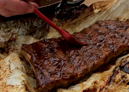 Costelinha BBQ. O churrasco dos USA, só que aqui, feito na grelha