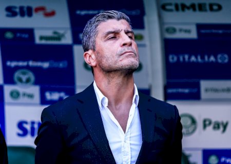 Pedro Emanuel atribui derrota do Vasco às chances desperdiçadas: "Futebol é gol"