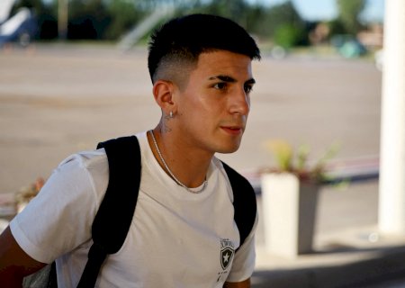 Boto vai à Argentina, e Flamengo tenta evitar leilão por Almada