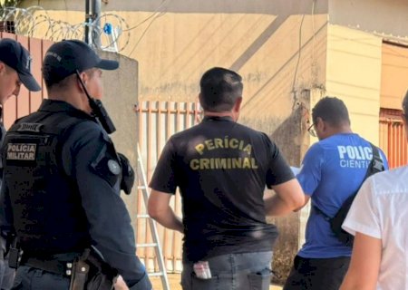 Mãe encontra filha morta em casa e polícia suspeita de feminicídio