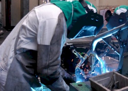 Produção industrial interrompe 2 meses de queda e sobe 0,2% em julho