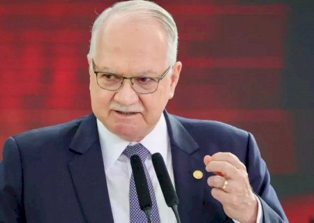 Fachin dá 5 dias para Mendonça e Gonet responderem acusação de Moraes