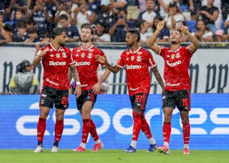 Jardim comenta retorno de Plata ao Flamengo e disputa com Palmeiras: "Estamos motivados"