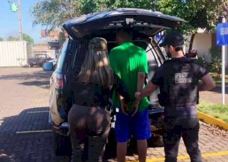 Homem &eacute; preso por agredir ex com paulada e incendiar casa com v&iacute;tima dentro