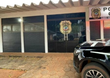 Homem é preso após ameaçar a esposa de morte com foice