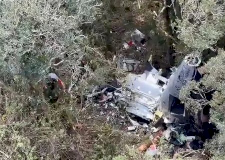 Bombeiros encontram helicóptero com corpo do cantor Rick