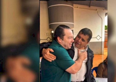 Rodolfo faz corpo a corpo em MS e diz que abraços são fruto de bom trabalho