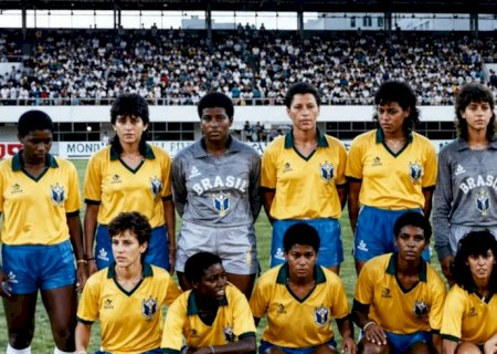 Desfile de 7 de Setembro homenageia pioneiras do futebol feminino