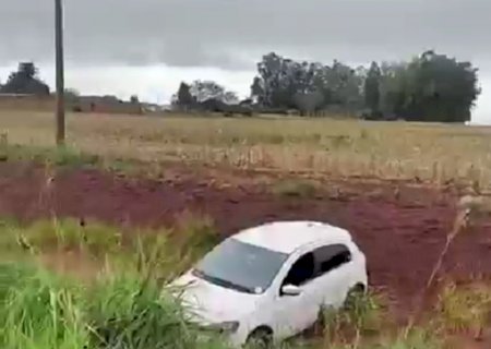 Veículo sai da pista após apresentar problema durante trajeto entre Montese e Itaporã