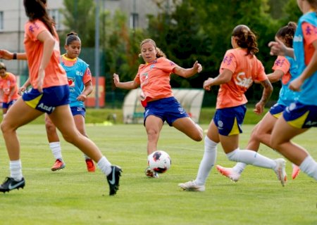 Lei torna futebol feminino prioridade na política de esporte