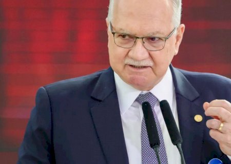 Fachin dá 5 dias para Mendonça e Gonet responderem acusação de Moraes