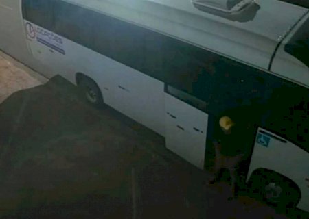 Motorista de micro-ônibus se masturba para adolescente de 15 anos no MS (vídeo)