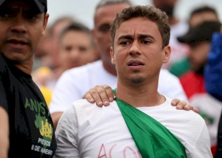 PF desmente documento falso compartilhado por Nikolas sobre conversas com Vorcaro