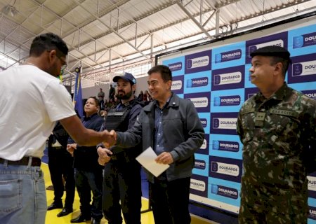 Junta do Serviço Militar realiza cerimônia de juramento à Bandeira e dispensa 400 jovens
