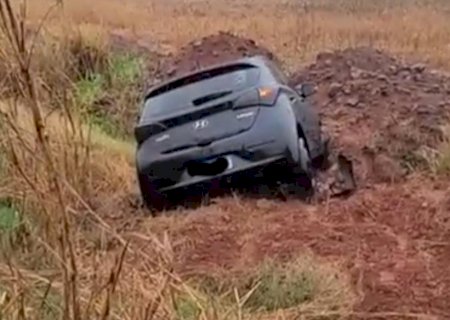 Itaporã: Mulher perde controle de carro durante chuva na MS-156, entre Itaporã e Dourados