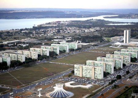 Proposta orçamentária prevê preenchimento de 53.530 vagas no setor público