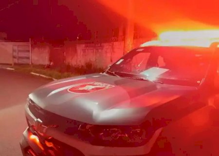 Suspeito de roubo morre ao apontar arma para PM