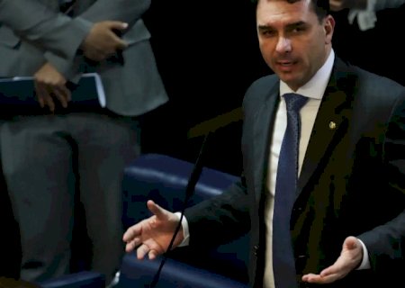 Defesa de Flávio Bolsonaro tentou levar caso Dark Horse a Mendonça
