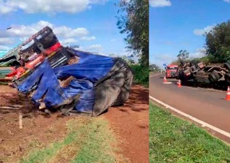 Motorista perde controle e tomba carreta às margens da BR-163, em Rio Brilhante