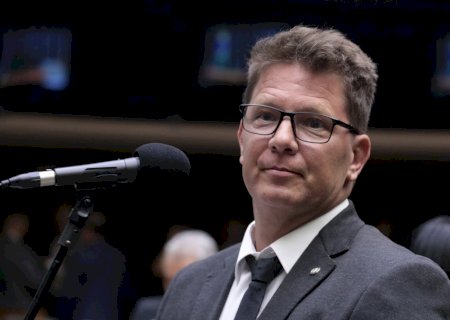 Quem é Mario Frias? Ator e deputado alvo da PF sobre 'Dark Horse'