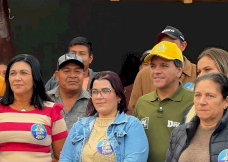Coronel David é abraçado por moradores e tem apoio de prefeitos na fronteira de MS