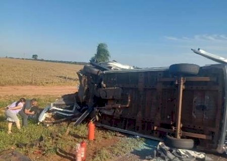 Acidente com van da sa&uacute;de deixa 3 mortos e 5 feridos na BR-163