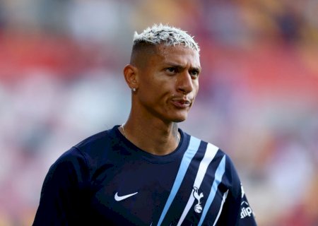 Clube de Salah oferece salário 3 vezes maior a Richarlison; veja detalhes da negociação