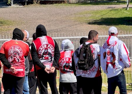 Inter se reapresenta com novo protesto da torcida; jogadores saem em comboio