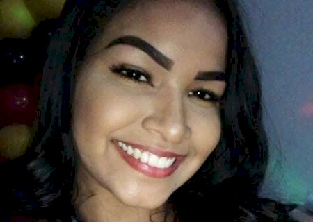 A caminho de consulta do filho, jovem morre em acidente com carreta