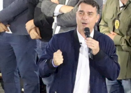 Flávio Bolsonaro acusa CNBB de fake news; entidade rebate