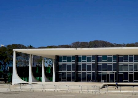 Fachin cobra manifestação da PGR sobre casos do INSS e Master