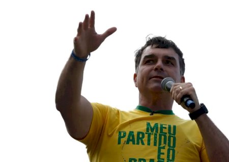 Aliado de Trump diz que Flávio Bolsonaro chegou aos EUA