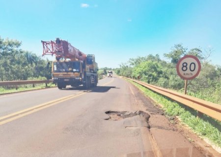 Itaporã - Defesa Civil alerta para buraco na MS-157, próximo à ponte do Córrego Carumbé
