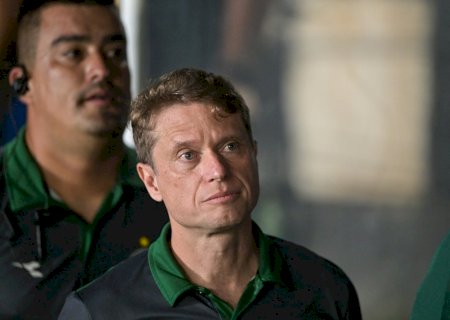 Coritiba demite o técnico Fernando Seabra