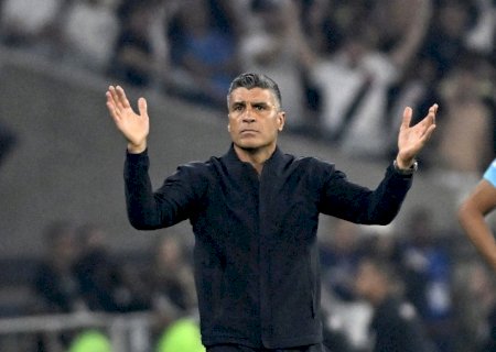 Pedro Emanuel se diz orgulhoso do Vasco e minimiza erro de Léo Jardim: "Não vou abandonar"