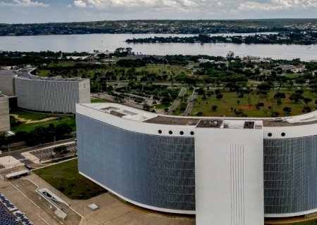 TSE determina isonomia após IA da Meta barrar imagens de Lula