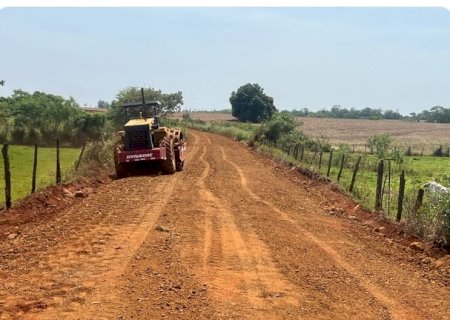 Itaporã intensifica recuperação de estradas rurais no distrito de Santa Terezinha
