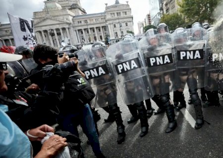 Ajuste de Milei reduz número de novos aposentados em 53% na Argentina