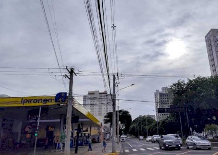 Sol aparece, mas previsão é de tempestades no último dia de outubro em MS