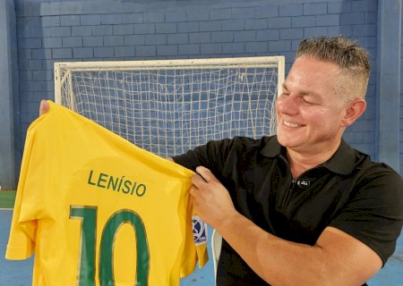 Lembra dele? Campeão mundial, Lenísio usa lições do futsal para mudar de profissão aos 50 anos